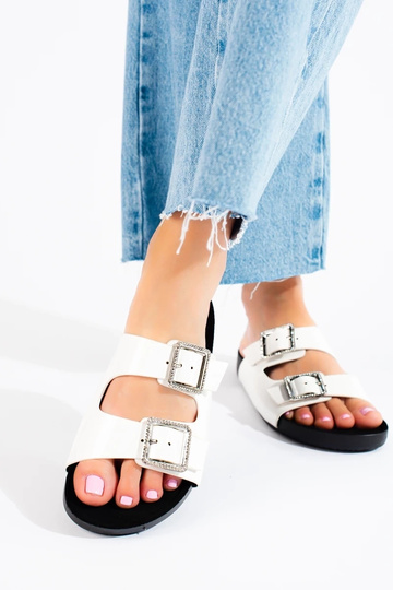 Witte pantoffels 2