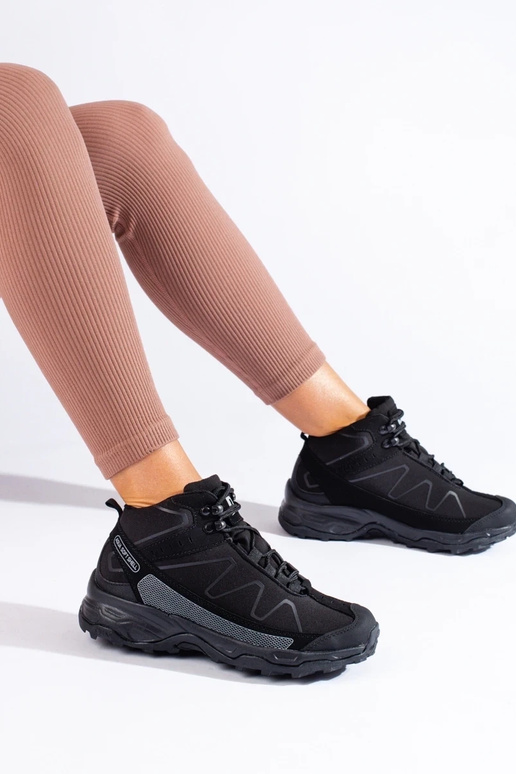 Sportliche Trekkingstiefel mit hohem... Sportliche Trekkingstiefel mit hohem...