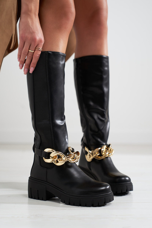 chaussures noires à talons hauts sur... chaussures noires à talons hauts sur...