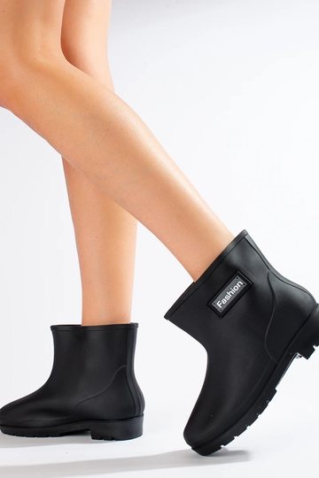 chaussures en caoutchouc... 2