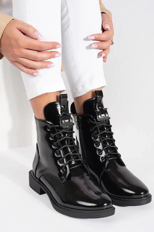 Bottes vernies noires en cuir...