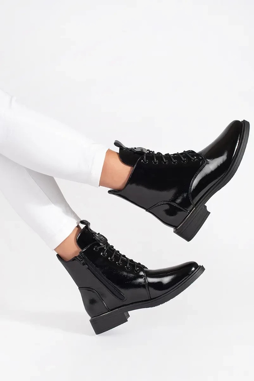 Bottes vernies noires en cuir...