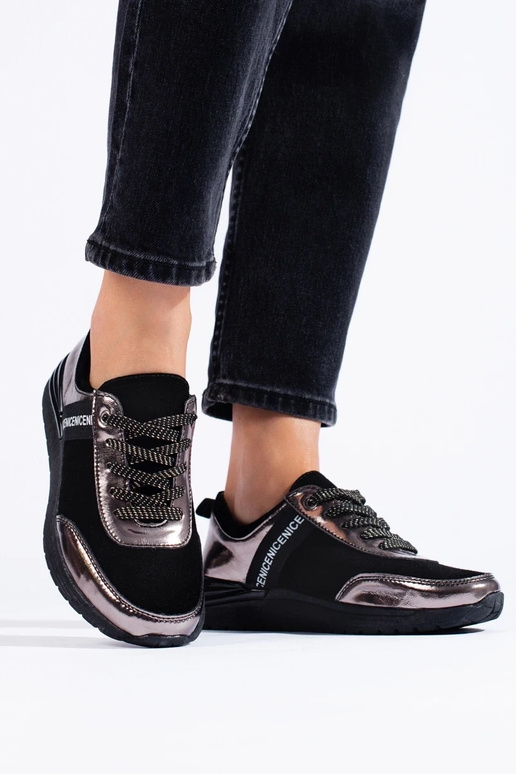 Sportliche Schuhe von Shelovet in... Sportliche Schuhe von Shelovet in...