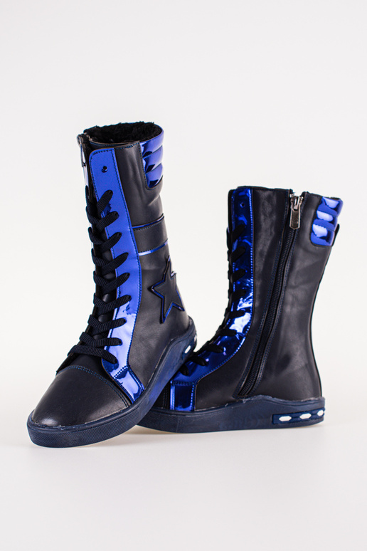 Bottes en cuir pour fille avec une... Bottes en cuir pour fille avec une...