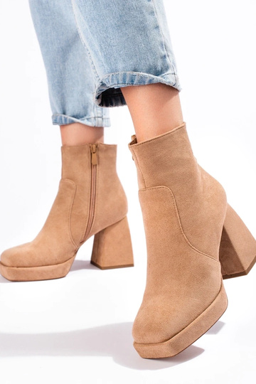 Bottes pour femmes sur un... 2