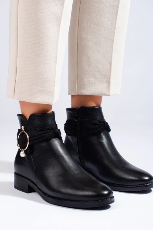 Flache Damenstiefel in schwarzer Farbe