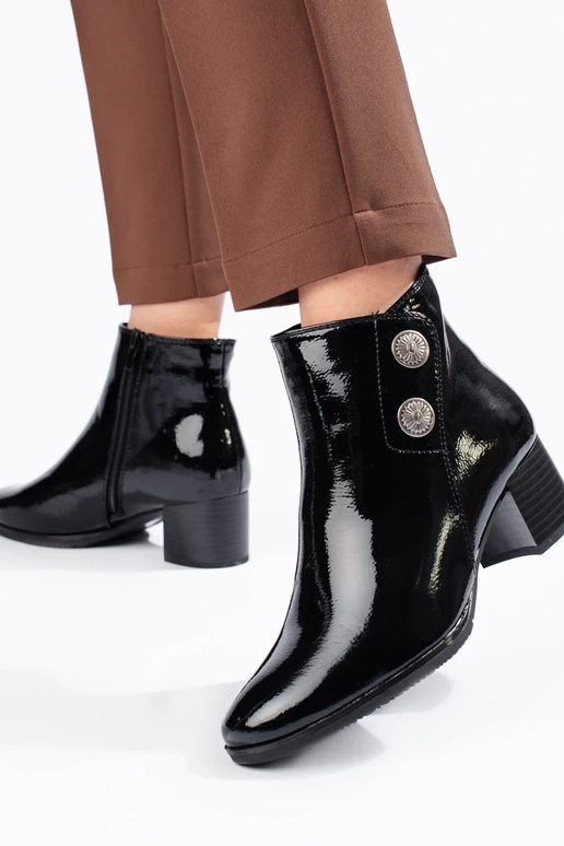 Klassieke gelakte damesschoenen met hak