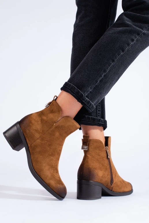 chaussures pour femmes marron sur un...