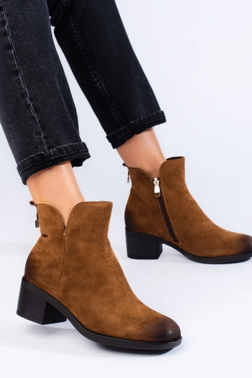 chaussures pour femmes marron sur un...