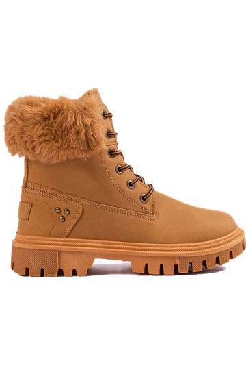 braune Stiefel mit Fell