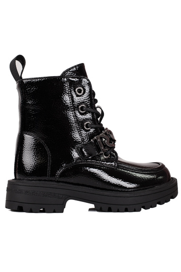 avec des chaussures à...