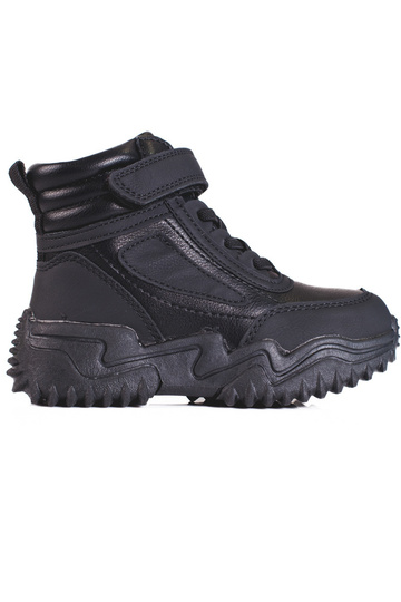 Bottes garçons isolés...