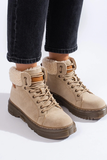 Beige Stiefel mit Schaffell 2