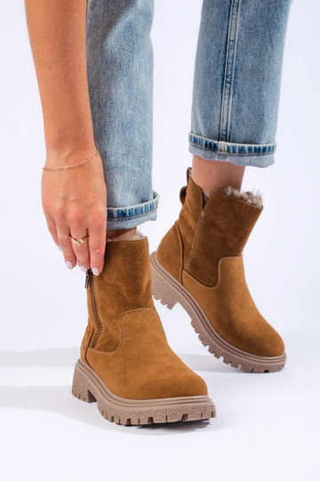 Boots femme isolées en daim... 2