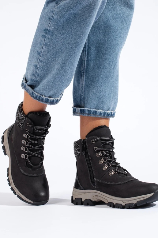 schwarze Stiefel mit Plateau