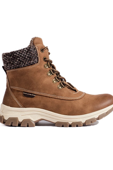 braune Stiefel mit Plateau