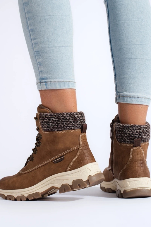 braune Stiefel mit Plateau