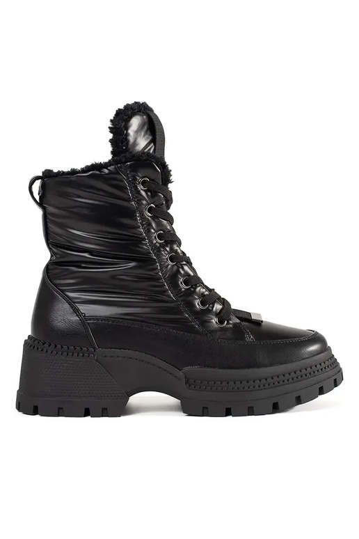 Zwarte snowboots met platform. Zwarte snowboots met platform.