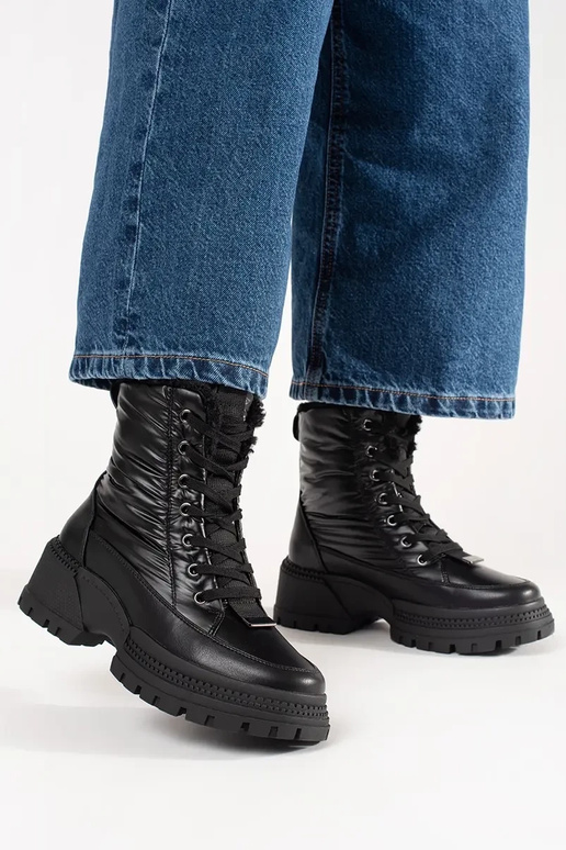 Zwarte snowboots met platform. Zwarte snowboots met platform.