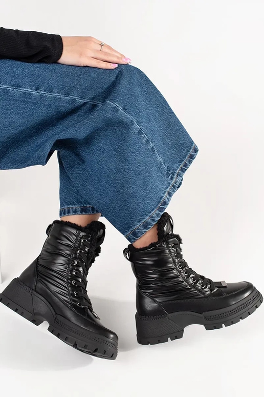 Zwarte snowboots met platform. Zwarte snowboots met platform.