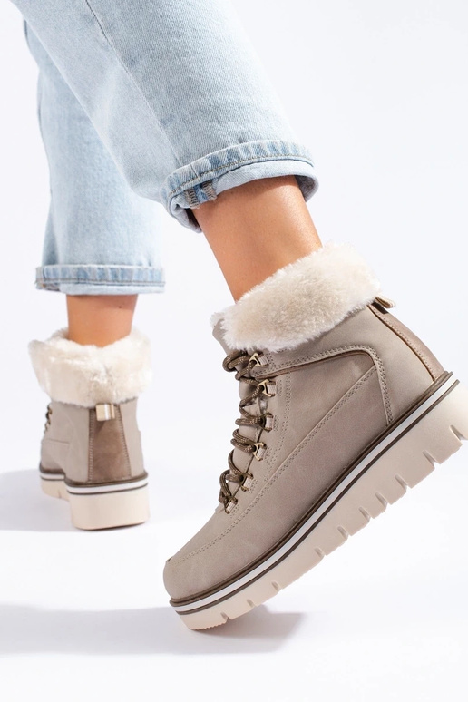 Dameslaarzen met platform in beige kleur Dameslaarzen met platform in beige kleur