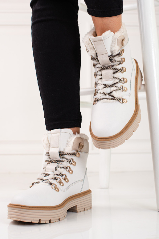 Weiße Damenschuhe. Weiße Damenschuhe.