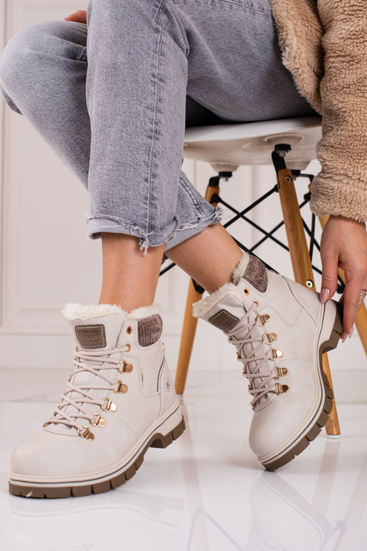 Bottes en daim de couleur sable Bottes en daim de couleur sable