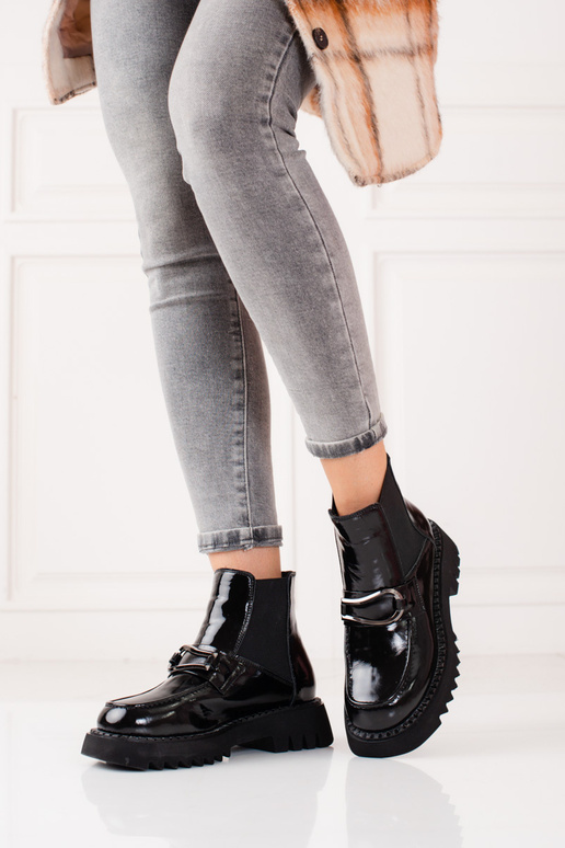 Lakleren damesschoenen met plateau in... Lakleren damesschoenen met plateau in...