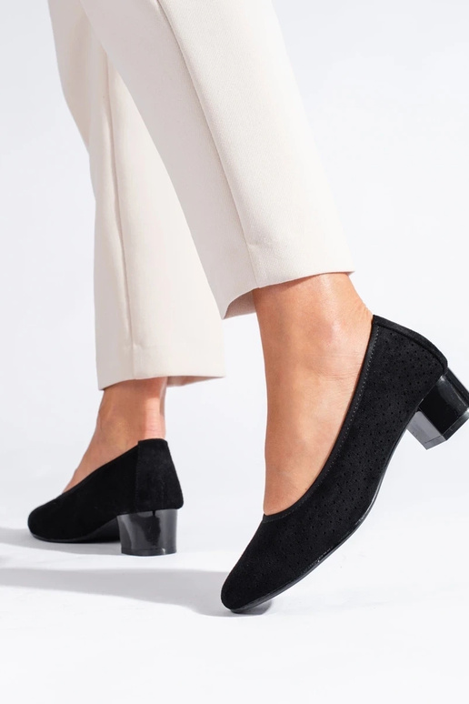 mit durchbrochenen Elementen High... mit durchbrochenen Elementen High...