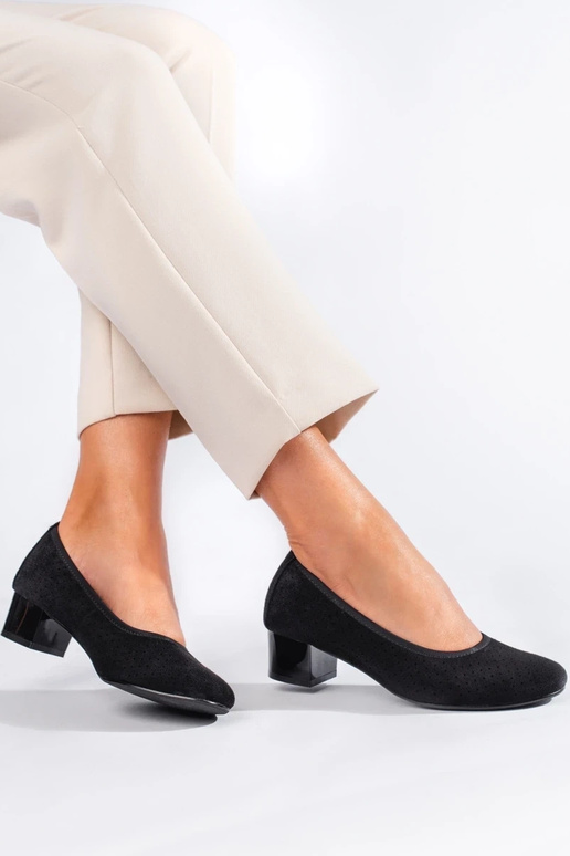 avec des éléments ajourés talons... avec des éléments ajourés talons...