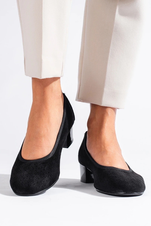 avec des éléments ajourés talons... avec des éléments ajourés talons...