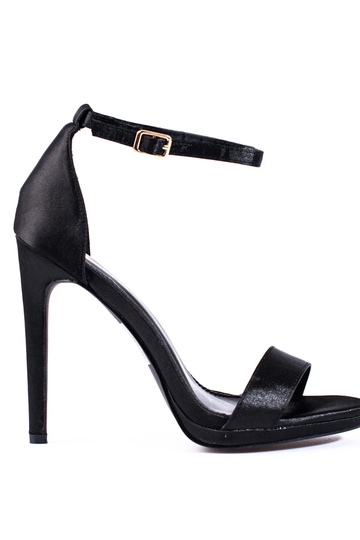 Sandales noires à talon...