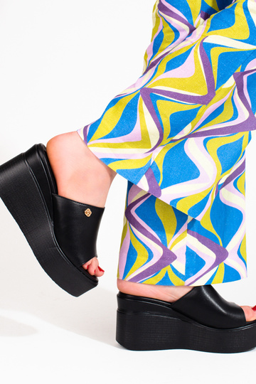 Chaussons couleur noir 2