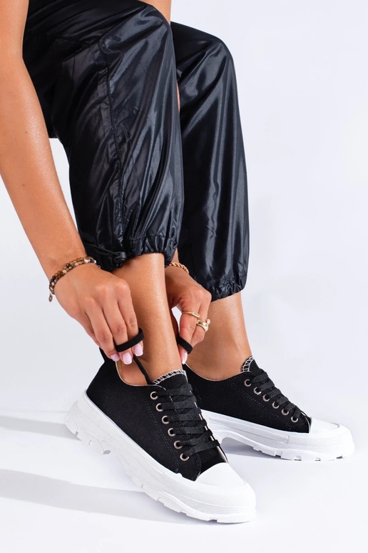 Chaussures modèle classique avec... Chaussures modèle classique avec...