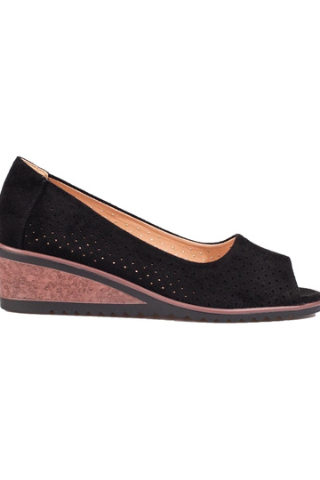 met opengewerkte elementen...