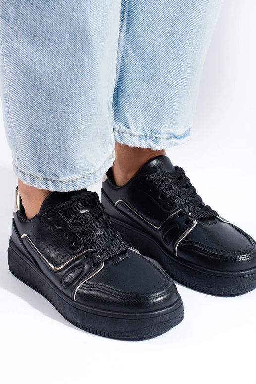 Schwarze Sneakers-Modellschuhe mit... Schwarze Sneakers-Modellschuhe mit...