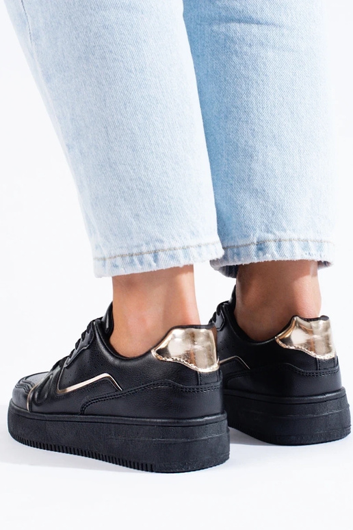 Chaussures modèle baskets noires à... Chaussures modèle baskets noires à...