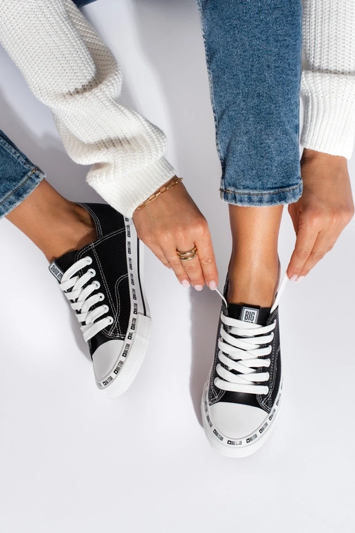 Modèle classique Chaussures femme... Modèle classique Chaussures femme...