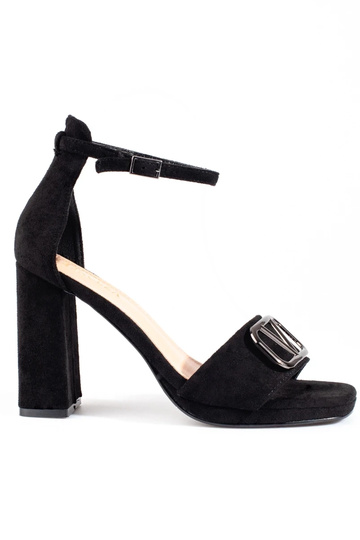Sandalen mit hohem Absatz...