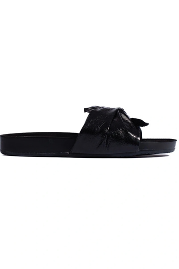 Chaussons couleur noire...