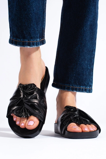 Chaussons couleur noire... 2