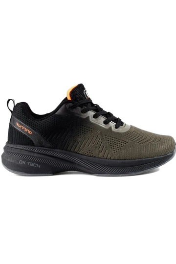 Sportliche Schuhe in der...