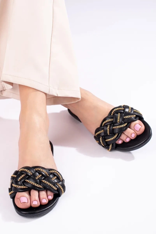 Chaussons noirs de style élégant avec... Chaussons noirs de style élégant avec...