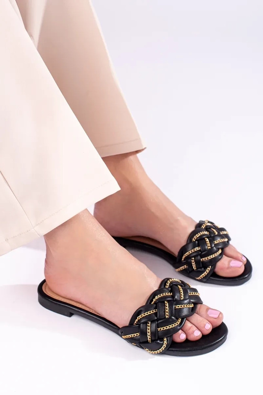 Chaussons noirs de style élégant avec... Chaussons noirs de style élégant avec...