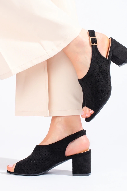 Sandalen met opengewerkte elementen...