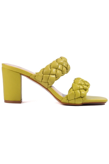 groene gevlochten sandalen...