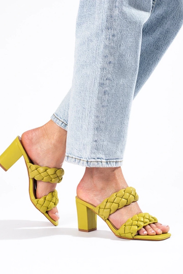 sandales tressées vertes... 2