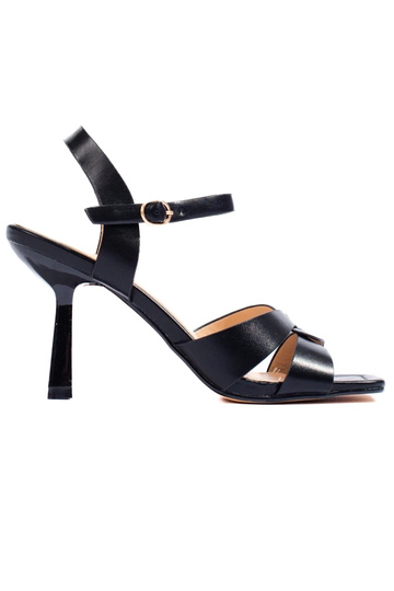sandales à talons noires...