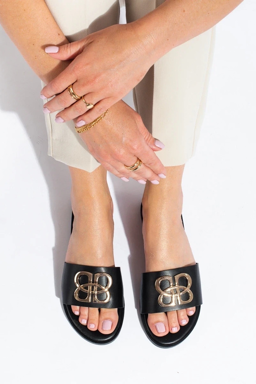 Klassiek model Slippers in de kleur... Klassiek model Slippers in de kleur...