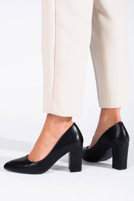 Zwarte elegante hoge hakken Zwarte elegante hoge hakken